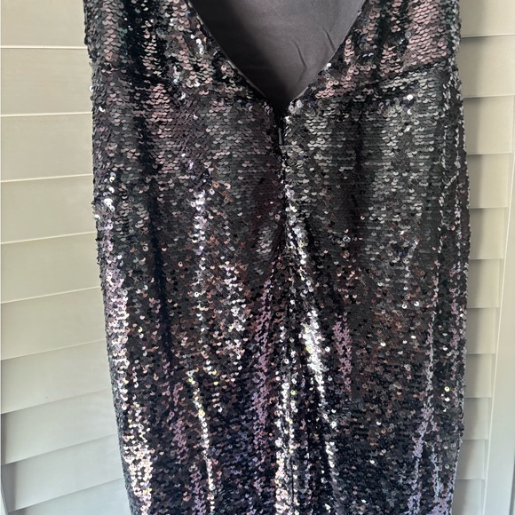 Beaded gown - Picture 4 of 8